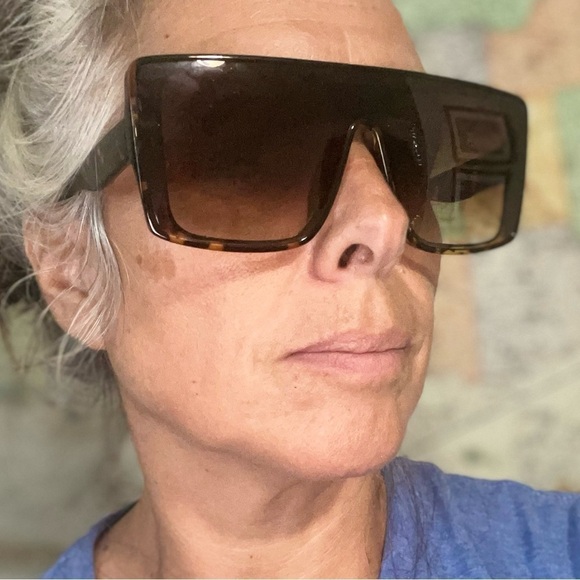 Big Square Sunnies - Picture 4 of 5